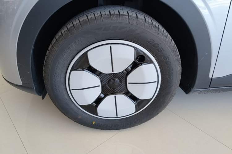 Used Geely Galaxy Geome 2026 Model 310km Youth Edition Left Front Wheel Hub