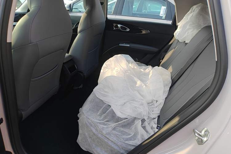 Used Geely Galaxy Geome 2026 Model 310km Youth Edition Left Rear Seat