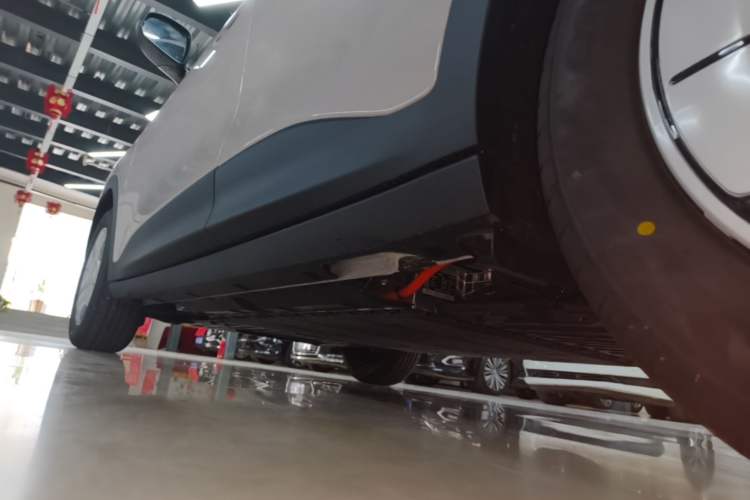Used Geely Galaxy Geome 2026 Model 310km Youth Edition Left Side Sill