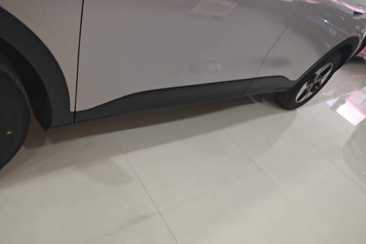 Used Geely Galaxy Geome 2026 Model 410km Freedom Edition Left Side Sill