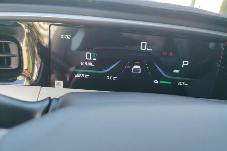Used Geely Galaxy Geome 2026 Model 310km Youth Edition Odometer Close Up