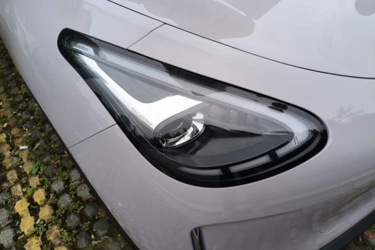 Used Geely Galaxy Geome 2026 Model 410km Exploration Edition Right Front Headlight