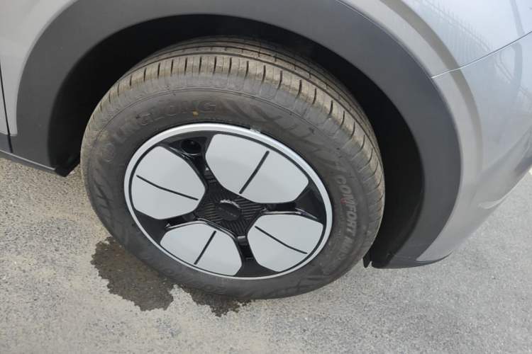 Used Geely Galaxy Geome 2026 Model 410km Freedom Edition Right Front Wheel Hub