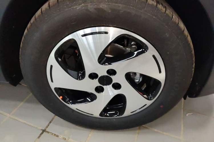 Used Geely Galaxy Geome 2026 480km Exploration Edition Right Front Wheel Hub