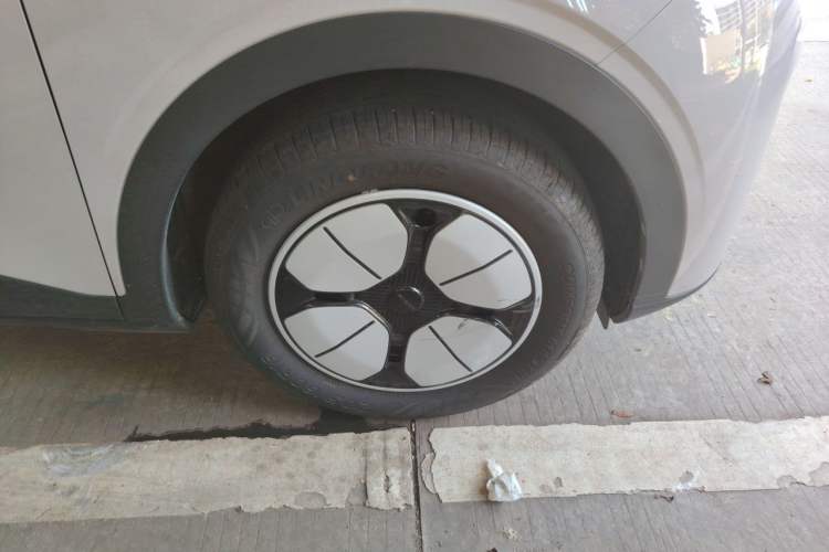 Used Geely Galaxy Geome 2026 Model 310km Youth Edition Right Front Wheel Hub