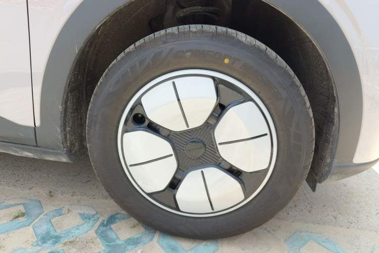 Used Geely Galaxy Geome 2026 Model 310km Youth Edition Right Front Wheel Hub
