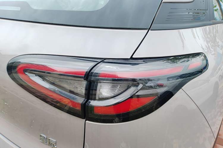 Used Geely Galaxy Geome 2026 Model 310km Youth Edition Right Rear Taillight