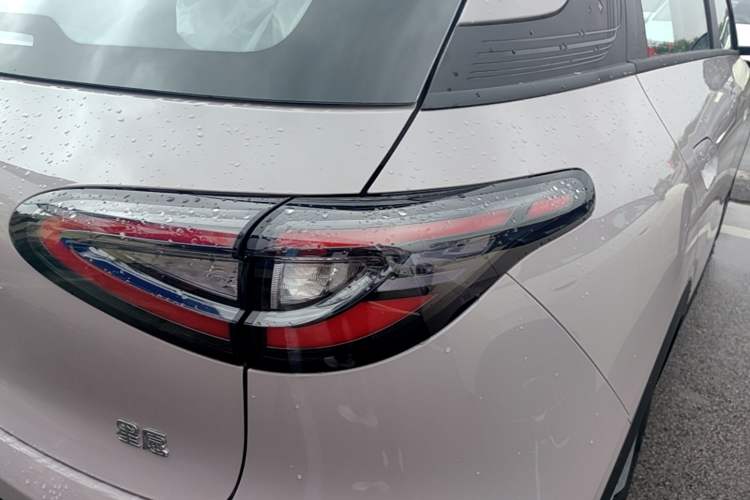 Used Geely Galaxy Geome 2026 Model 310km Youth Edition Right Rear Taillight