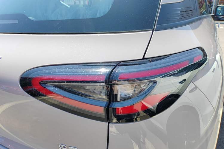 Used Geely Galaxy Geome 2026 Model 310km Youth Edition Right Rear Taillight