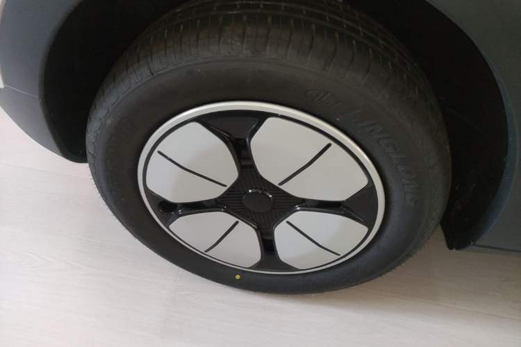 Used Geely Galaxy Geome 2026 Model 310km Youth Edition Right Rear Wheel Hub