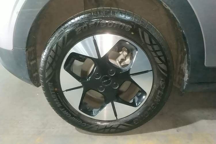 Used Geely Galaxy Geome 2026 Model 410km Exploration Edition Right Rear Wheel Hub