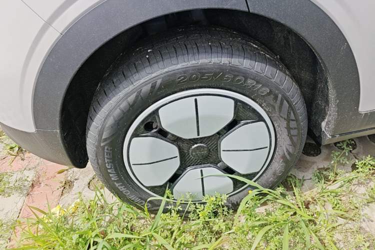 Used Geely Galaxy Geome 2026 Model 310km Youth Edition Right Rear Wheel Hub