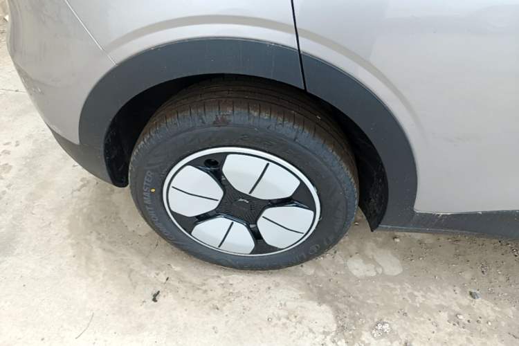 Used Geely Galaxy Geome 2026 Model 310km Youth Edition Right Rear Wheel Hub