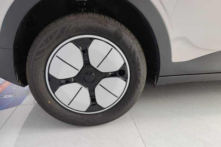 Used Geely Galaxy Geome 2026 Model 310km Youth Edition Right Rear Wheel Hub