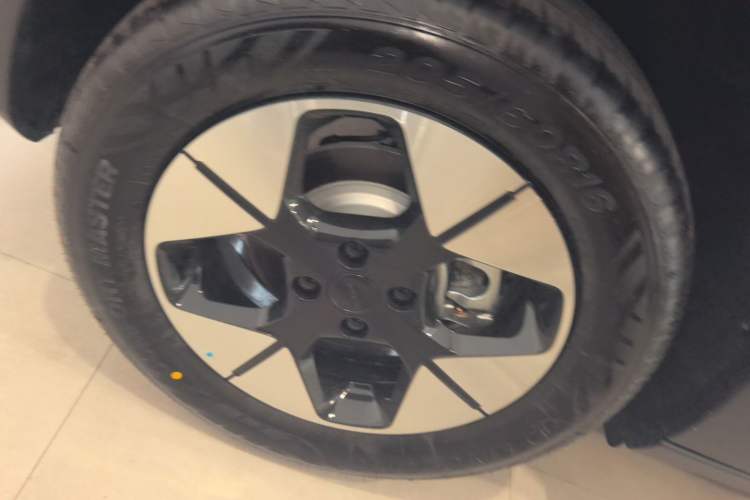Used Geely Galaxy Geome 2026 Model 310km Dream Edition Right Rear Wheel Hub
