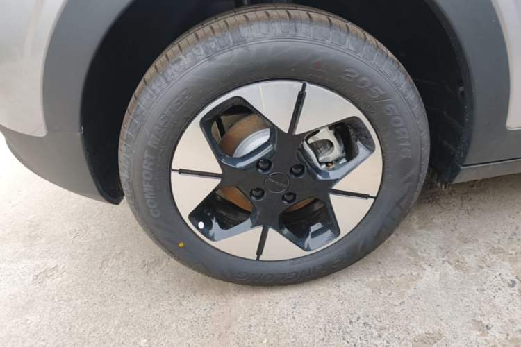 Used Geely Galaxy Geome 2026 Model 310km Dream Edition Right Rear Wheel Hub