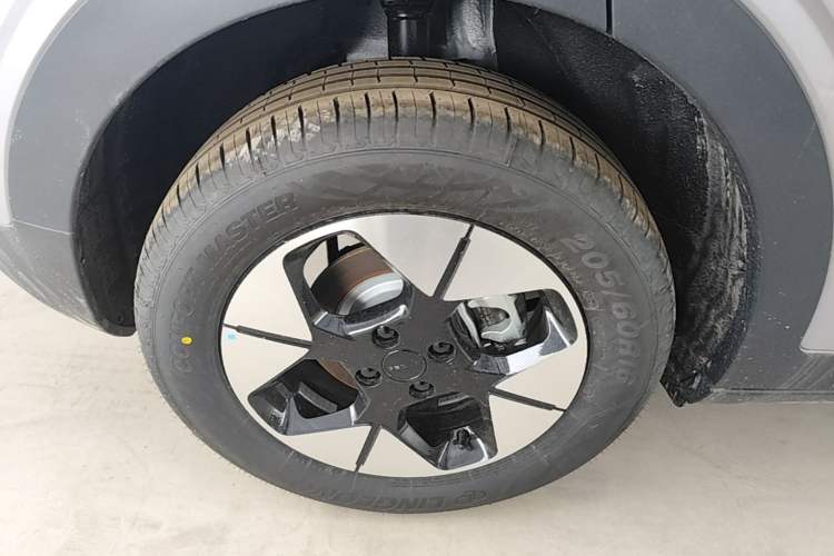 Used Geely Galaxy Geome 2026 Model 310km Dream Edition Right Rear Wheel Hub