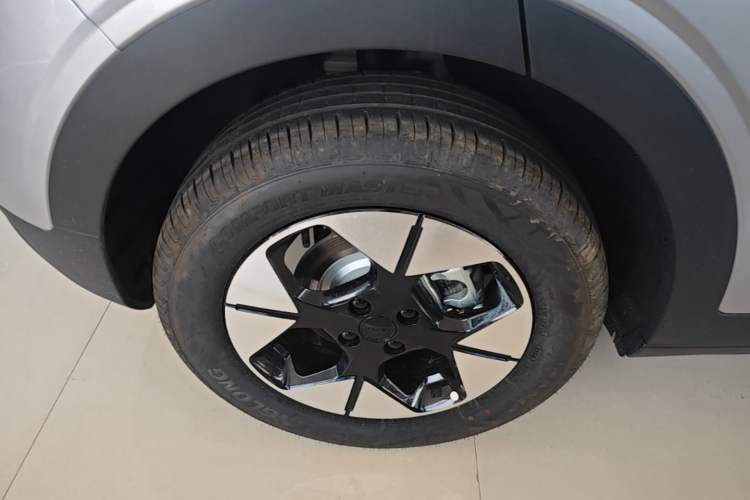 Used Geely Galaxy Geome 2026 Model 310km Dream Edition Right Rear Wheel Hub