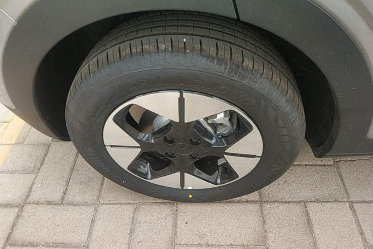 Used Geely Galaxy Geome 2026 Model 310km Dream Edition Right Rear Wheel Hub
