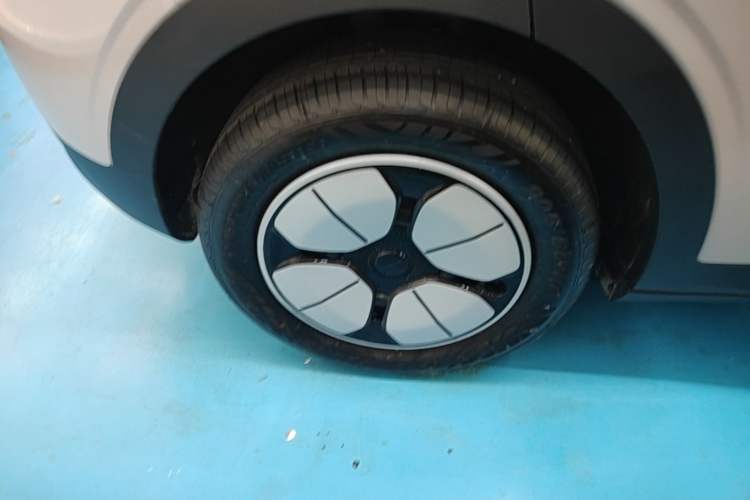 Used Geely Galaxy Geome 2026 Model 310km Youth Edition Right Rear Wheel Hub