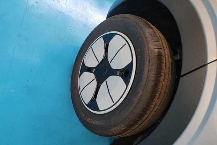 Used Geely Galaxy Geome 2026 Model 310km Youth Edition Right Rear Wheel Hub