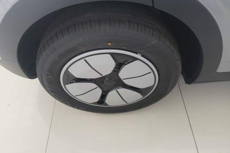 Used Geely Galaxy Geome 2026 Model 310km Youth Edition Right Rear Wheel Hub