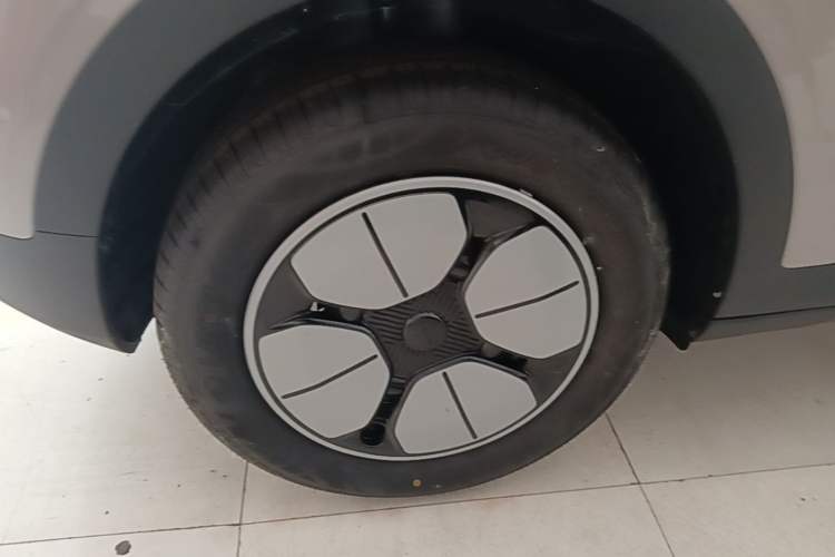 Used Geely Galaxy Geome 2026 Model 310km Youth Edition Right Rear Wheel Hub