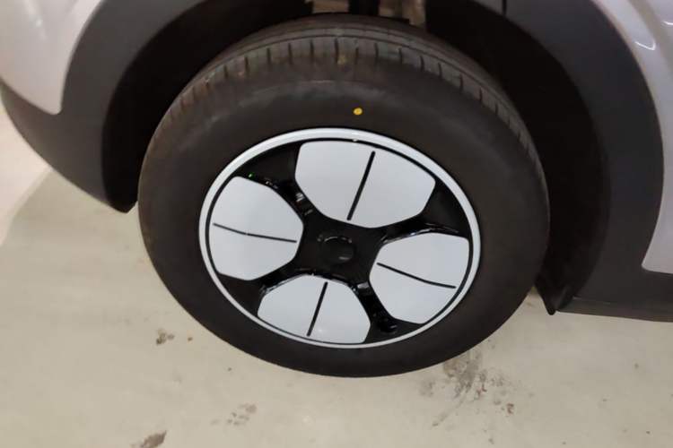 Used Geely Galaxy Geome 2026 Model 310km Youth Edition Right Rear Wheel Hub