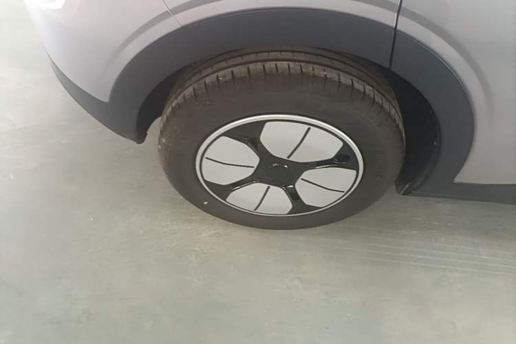 Used Geely Galaxy Geome 2026 Model 310km Youth Edition Right Rear Wheel Hub
