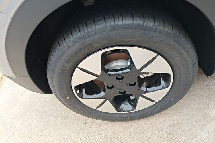 Used Geely Galaxy Geome 2026 Model 310km Dream Edition Right Rear Wheel Hub