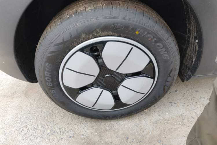 Used Geely Galaxy Geome 2026 Model 310km Youth Edition Right Rear Wheel Hub