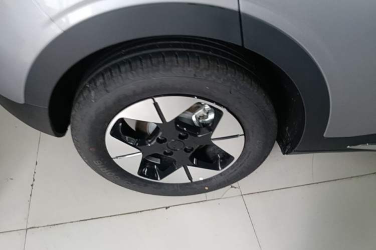 Used Geely Galaxy Geome 2026 Model 310km Dream Edition Right Rear Wheel Hub
