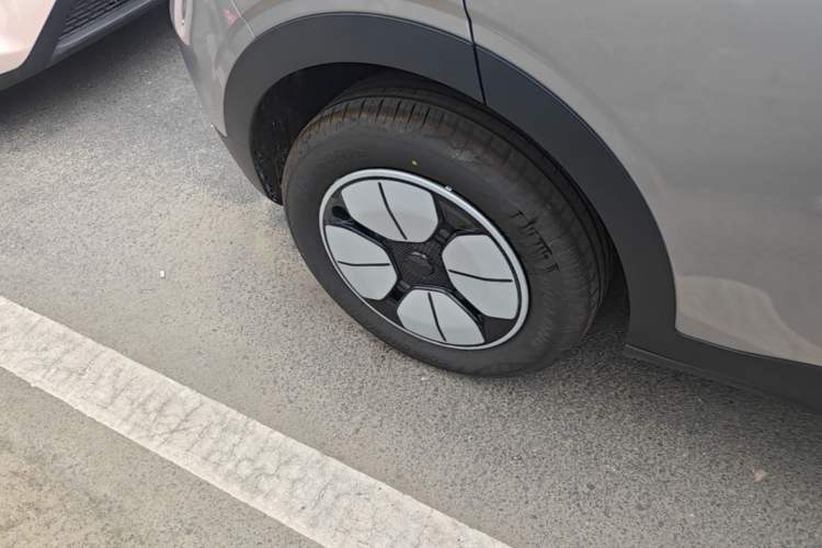 Used Geely Galaxy Geome 2026 Model 310km Youth Edition Right Rear Wheel Hub