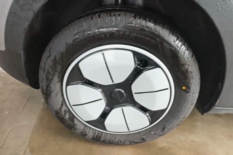 Used Geely Galaxy Geome 2026 Model 310km Youth Edition Right Rear Wheel Hub