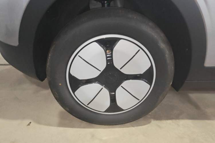 Used Geely Galaxy Geome 2026 Model 310km Youth Edition Right Rear Wheel Hub