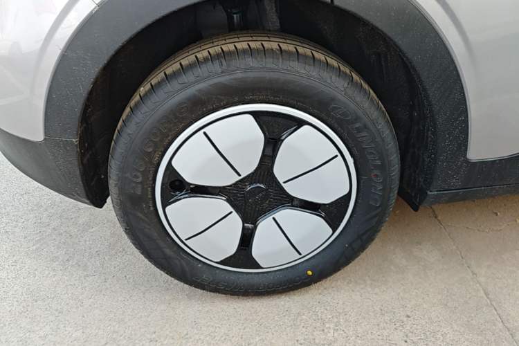 Used Geely Galaxy Geome 2026 Model 310km Youth Edition Right Rear Wheel Hub