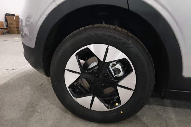 Used Geely Galaxy Geome 2026 Model 310km Dream Edition Right Rear Wheel Hub