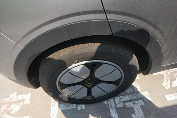 Used Geely Galaxy Geome 2026 Model 310km Youth Edition Right Rear Wheel Hub