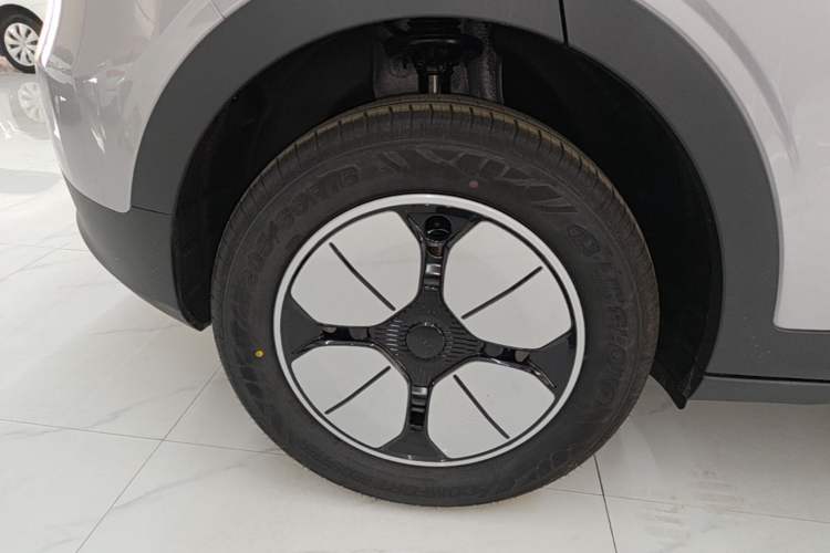 Used Geely Galaxy Geome 2026 Model 310km Youth Edition Right Rear Wheel Hub