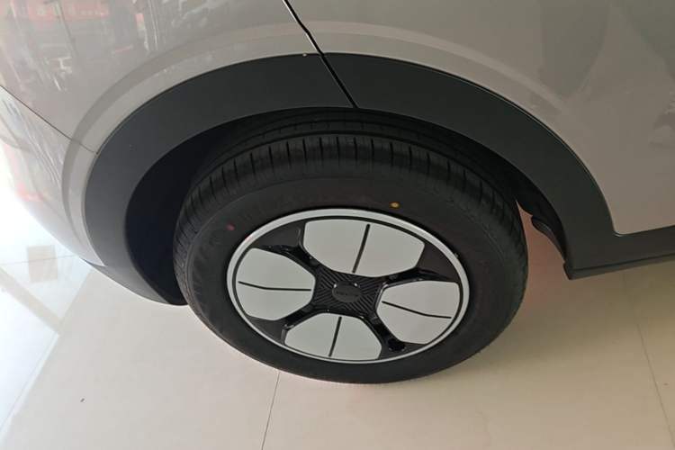 Used Geely Galaxy Geome 2026 Model 410km Carefree Edition Right Rear Wheel Hub