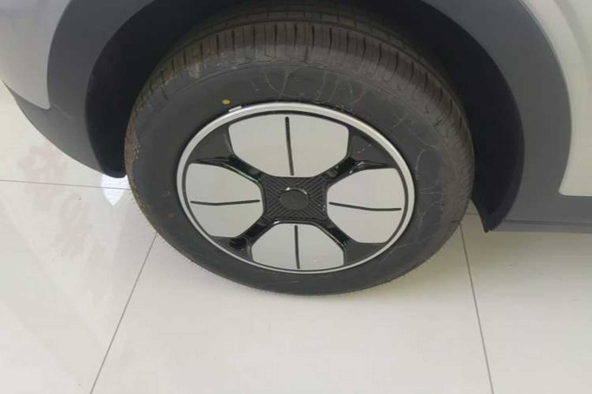 Used Geely Galaxy Geome 2026 Model 310km Youth Edition Right Rear Wheel Hub