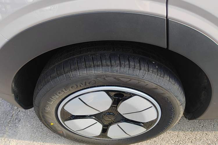 Used Geely Galaxy Geome 2026 Model 310km Youth Edition Right Rear Wheel Hub