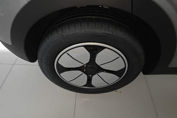 Used Geely Galaxy Geome 2026 Model 310km Youth Edition Right Rear Wheel Hub