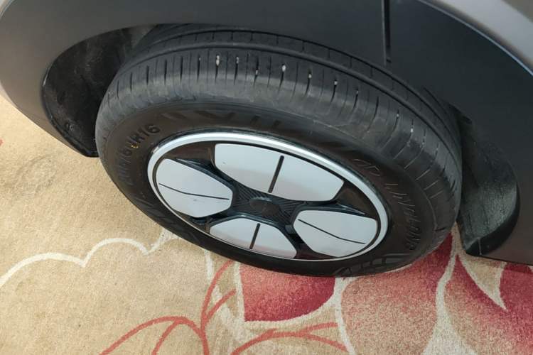 Used Geely Galaxy Geome 2026 Model 410km Carefree Edition Right Rear Wheel Hub