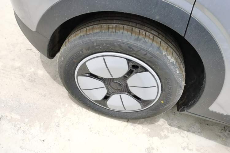 Used Geely Galaxy Geome 2026 Model 310km Youth Edition Right Rear Wheel Hub