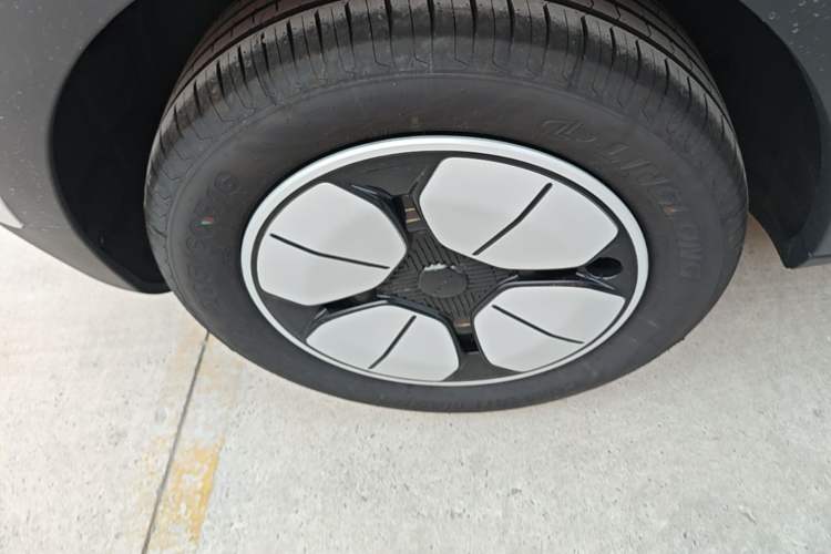 Used Geely Galaxy Geome 2026 Model 410km Carefree Edition Right Rear Wheel Hub
