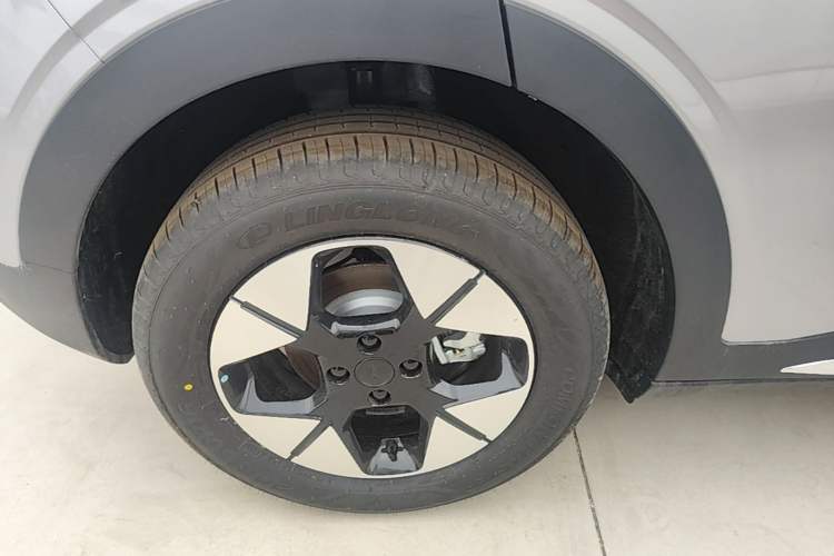 Used Geely Galaxy Geome 2026 Model 310km Dream Edition Right Rear Wheel Hub