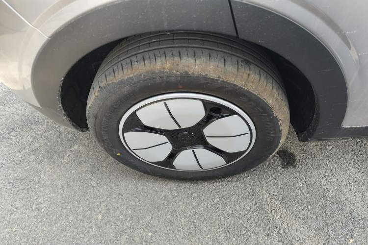Used Geely Galaxy Geome 2026 Model 310km Youth Edition Right Rear Wheel Hub