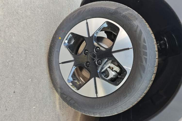 Used Geely Galaxy Geome 2026 Model 310km Dream Edition Right Rear Wheel Hub