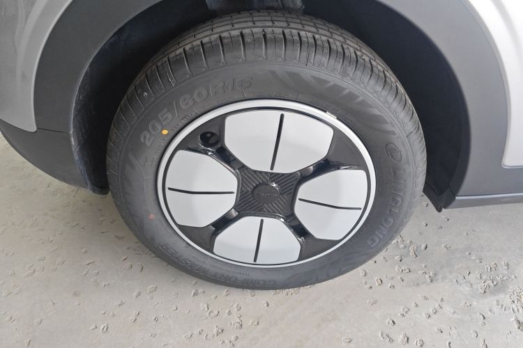 Used Geely Galaxy Geome 2026 Model 310km Youth Edition Right Rear Wheel Hub